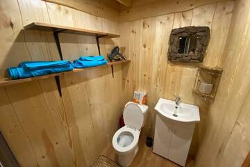 Фото номера Дом с 1 спальней Дома для отпуска Dragon house in the tree! Jacuzzi, Sauna , Apkure! г. Līči 28