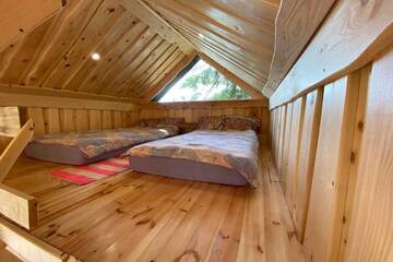 Фото номера Дом с 1 спальней Дома для отпуска Dragon house in the tree! Jacuzzi, Sauna , Apkure! г. Līči 81